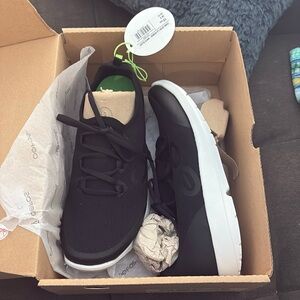 NWT OOFOS Women’s sport LS size 10 black/white